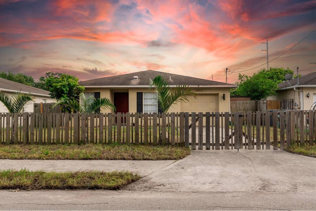 Upscale Ybor House With Outdoor Living Space Tampa Kültér fotó